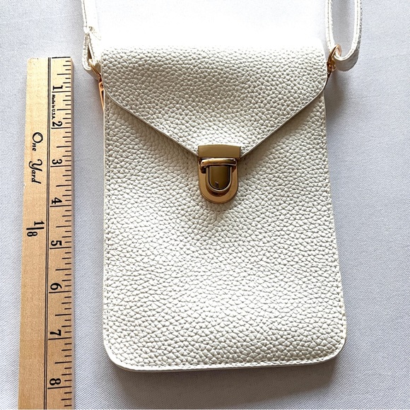 White Pebbled Crossbody Handbag Purse - Picture 3 of 8